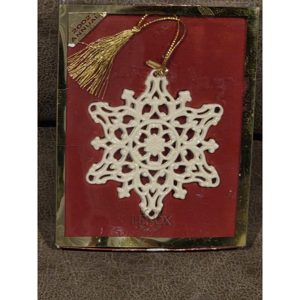 Lenox 2002 Annual Snowflake Hanging Christmas Ornament White Porcelain Gold